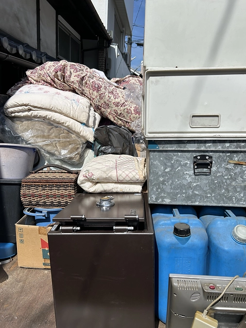 シェルターの残ってる荷物の搬出始まりました🚚