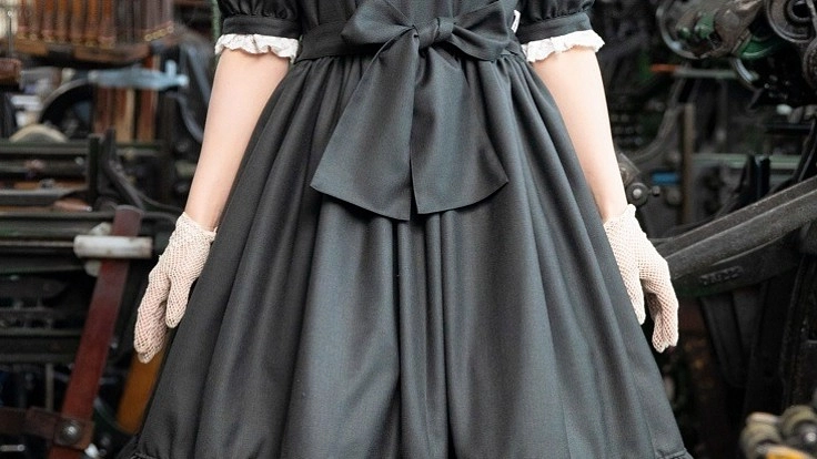 ロリィタファッションを、尾州毛織物を広めたい。