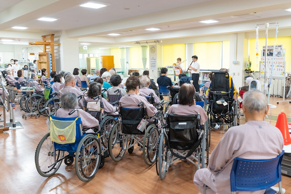 入院患者様向けミニコンサートを開催しました