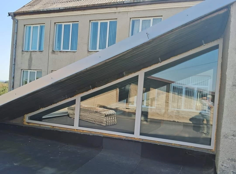 リヴィウ州のある小学校の窓ガラス修繕が完了しました