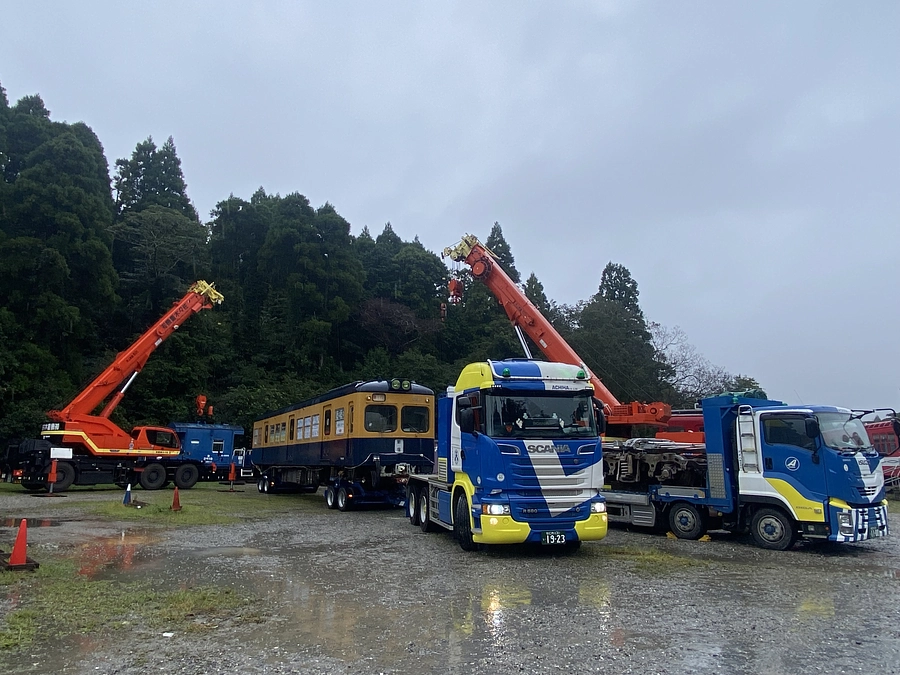 【速報】救出した2200形２両の陸送、設置が完了しました
