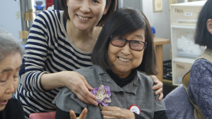 ご高齢でも障害があっても楽しめる-アートおり花かみ-を広めたい