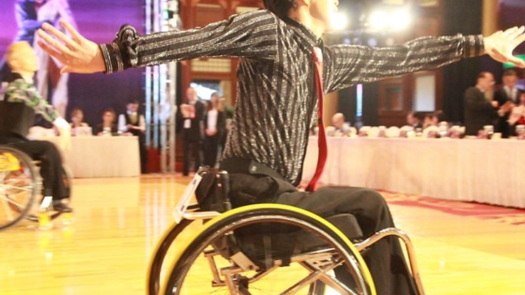 車いすで、愛するダンスを。選手が全力を出せる練習スタジオを！
