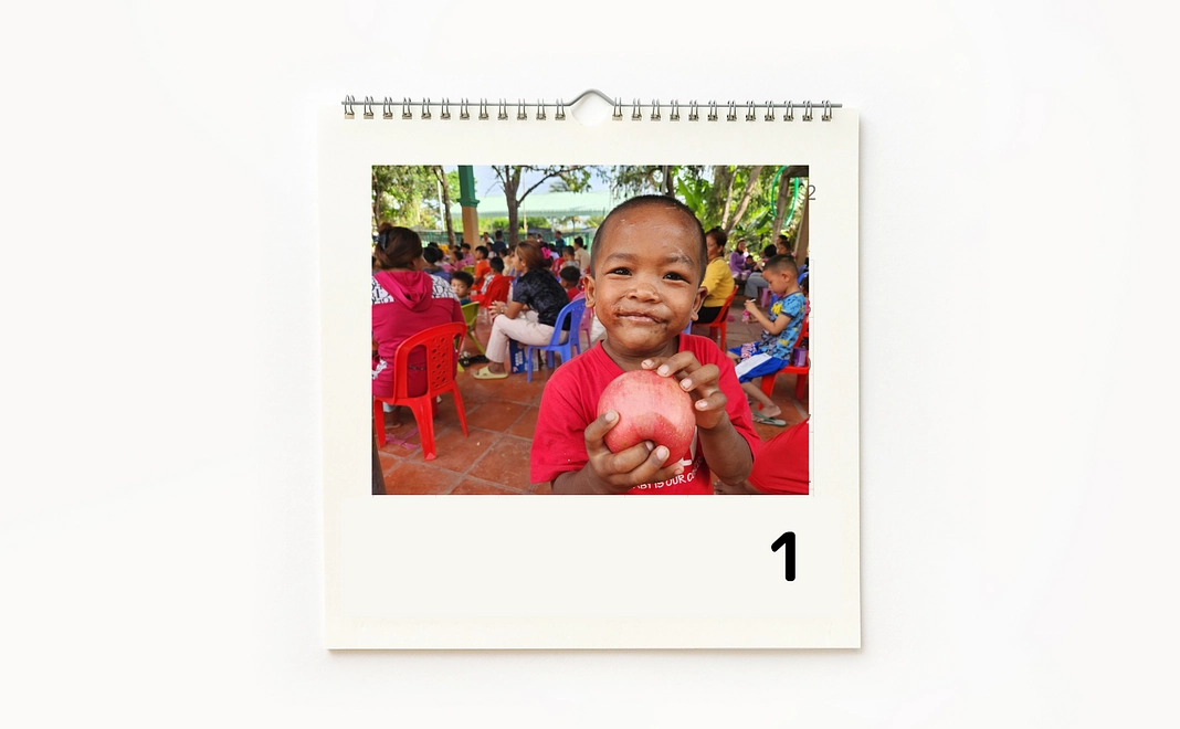 【カンボジア孤児院の学校再建に向けて】全力応援いただく 孤児の笑顔カレンダー
