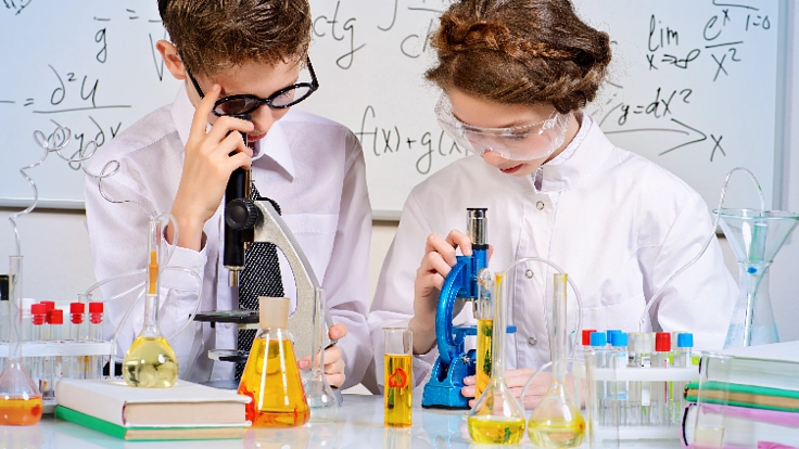 サイエンス先端教育を全国へ！薬剤師職業体験キットの開発