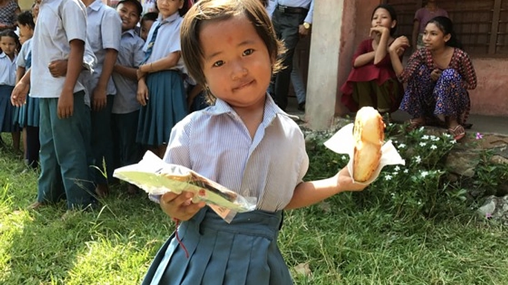 ネパールのソビベック小学校に通う子どもたちに美味しい給食を！