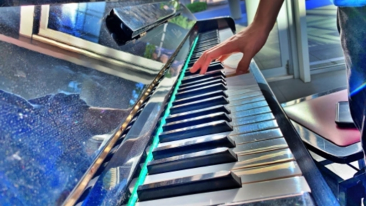 誰もがピアニストに!ショッピングモールにストリートピアノを!