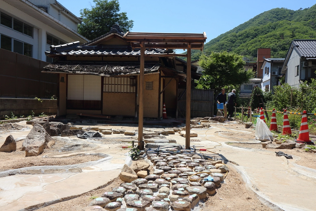 中門、再びその姿を現す