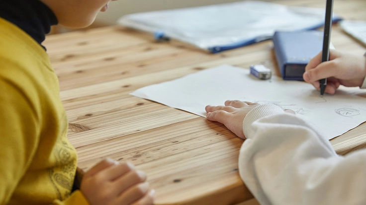 富山のスギを使った家具で子どもたちの成長を応援したい