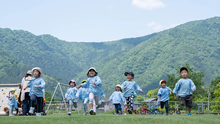 子供たちとまちの未来のために！校庭芝生化で地域再生プロジェクト！