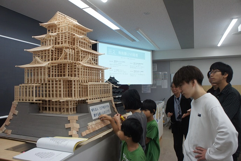 10月26日～27日の中央工学校・飛鳥祭にて江戸城天守軸組模型を先行出展しました。