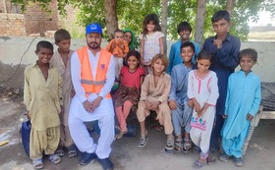 パキスタンの子どもたちが書く絵ハガキ