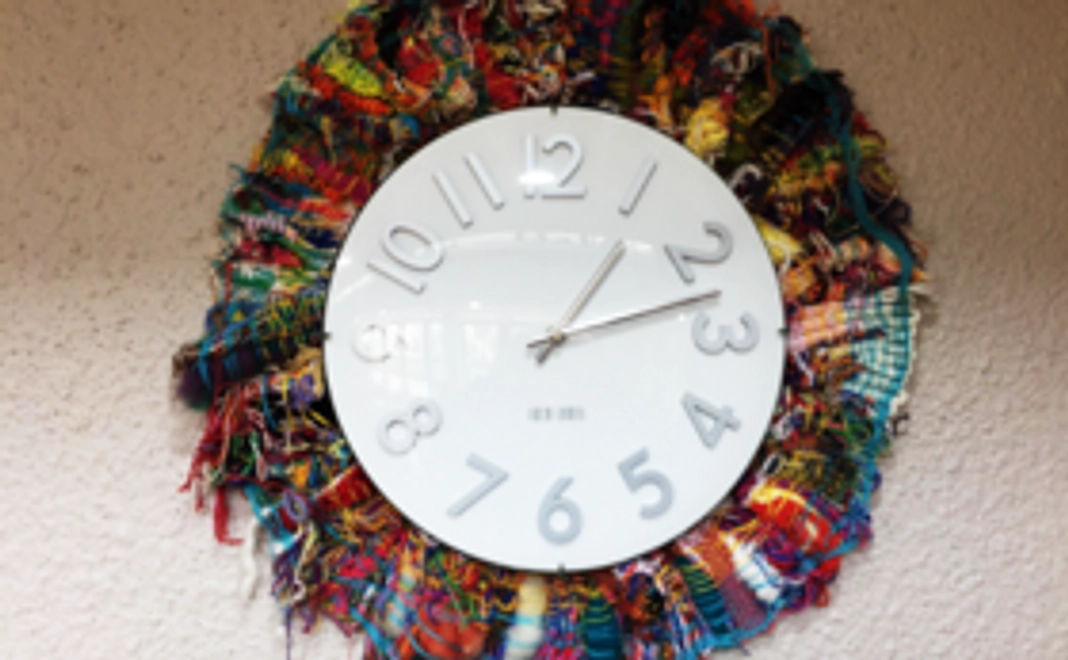 【NEW!! #1】特製・壁掛け時計を贈呈いたします。