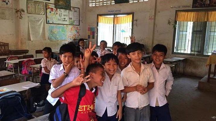 教材が不足するカンボジアの子ども達に2000冊の絵本を届けます！