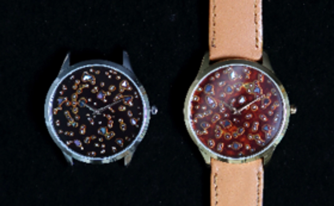 若狭塗の腕時計：卵殻模様・馬革バージョン
