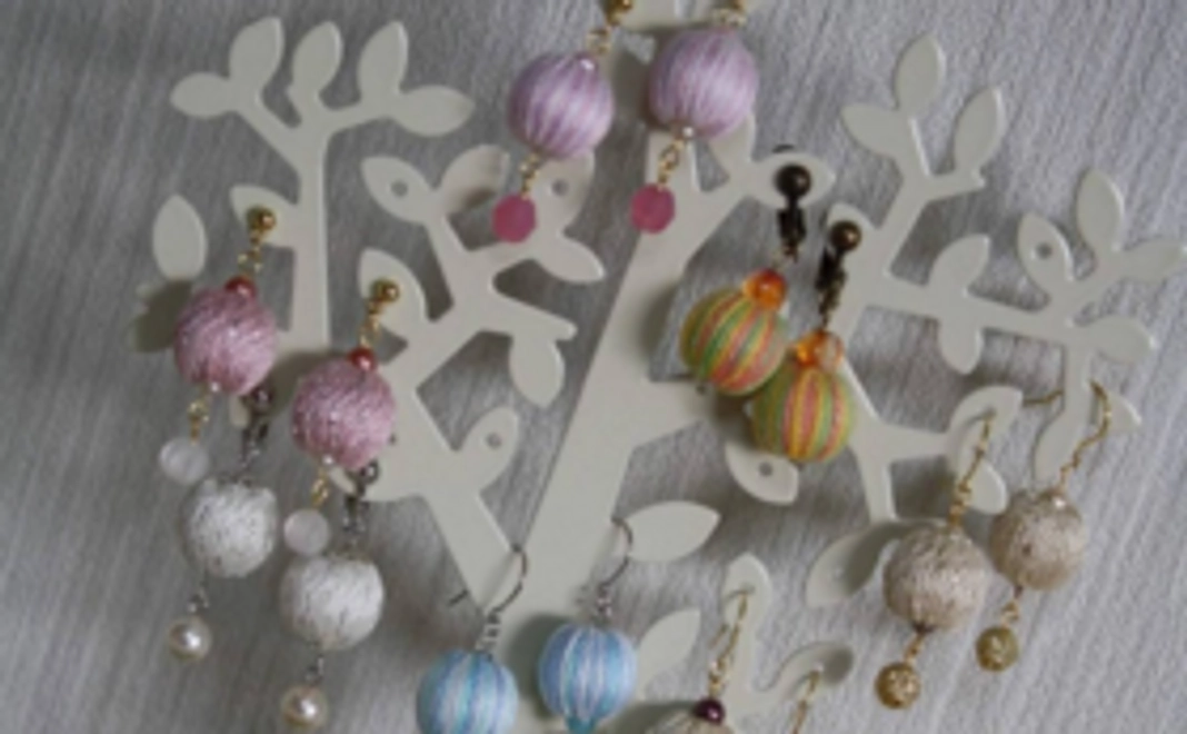 ハンドメイドの巻き玉ピアス&イヤリング