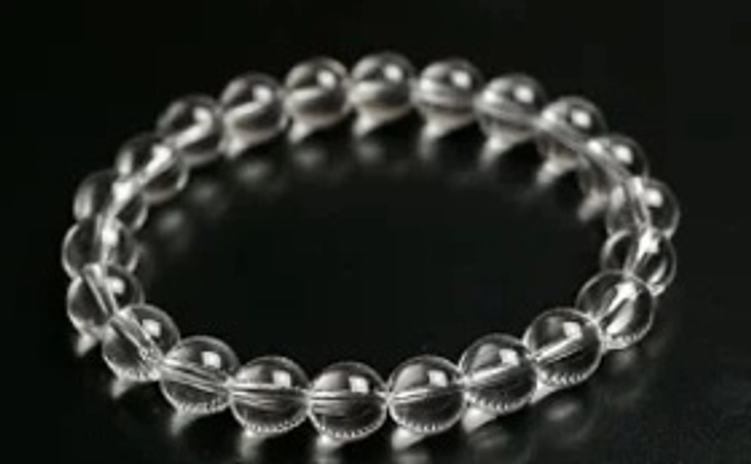 感謝のメールと水晶のブレスレットをお送りします。