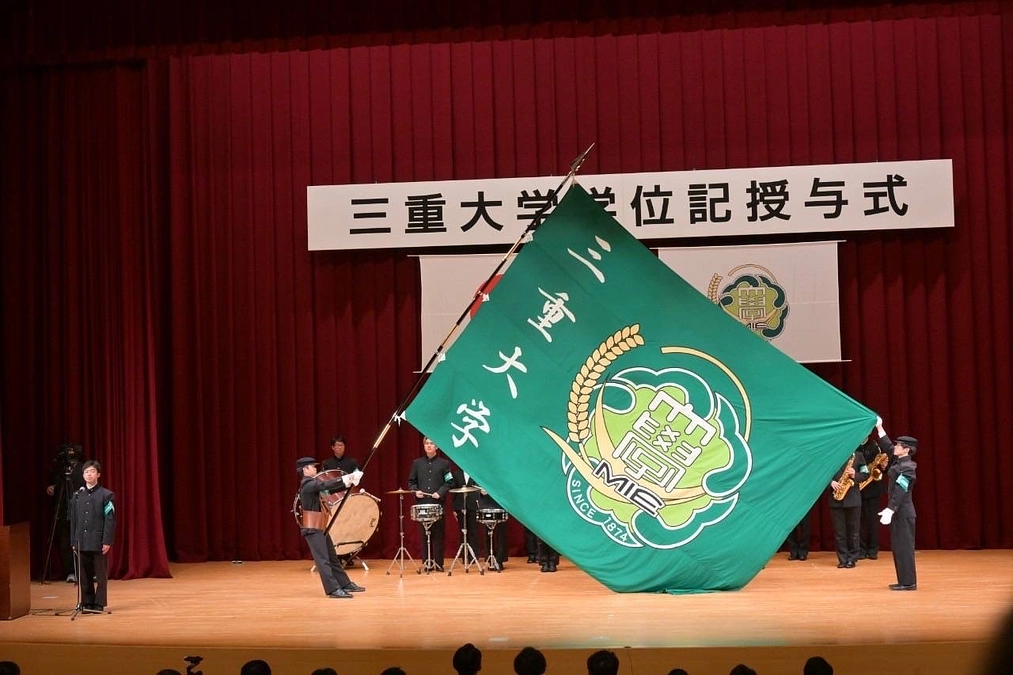 新団旗「翠鳳旗(すいほうき)」の紹介