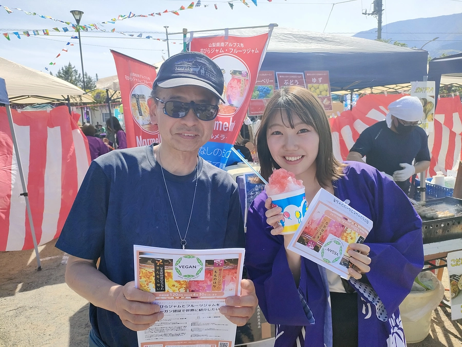 チャレンジ１２日目！あやめ祭り出店、支援者１号の大島さんにチラシ配布手伝ってもらいました！