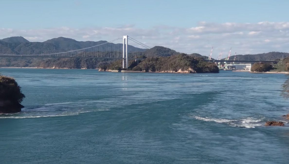 水の重さと日常の律動。