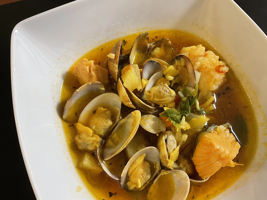 ブイヤベースのあさりがイカに変わりました