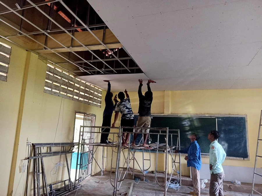 プレイスバイ小学校での作業の様子２