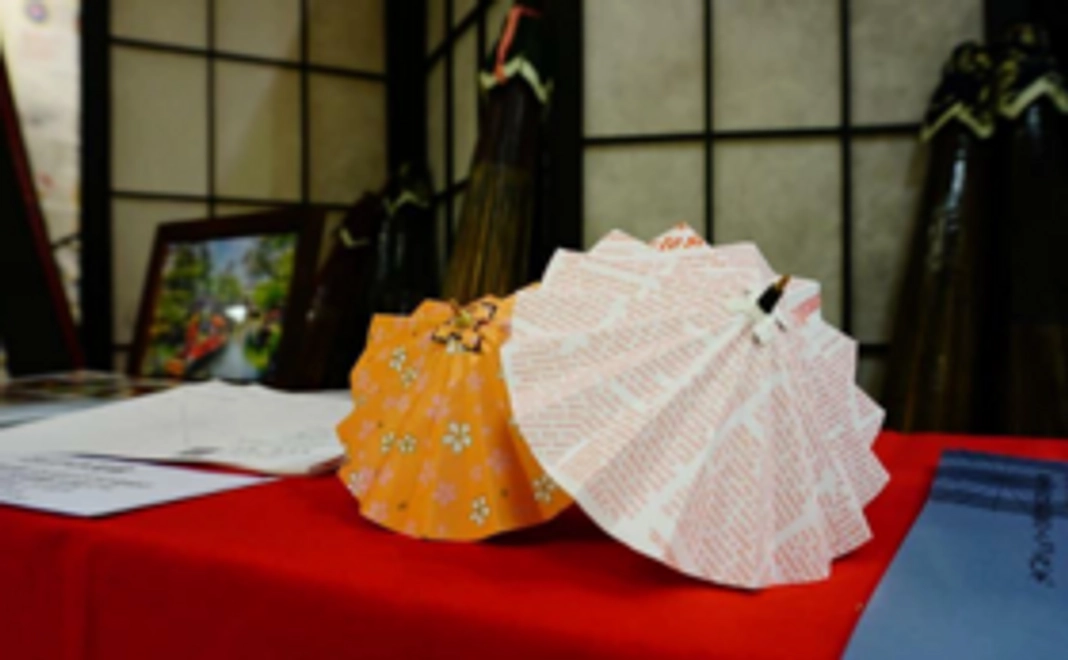 和傘の魅力がつまった冊子とミニ和傘キット