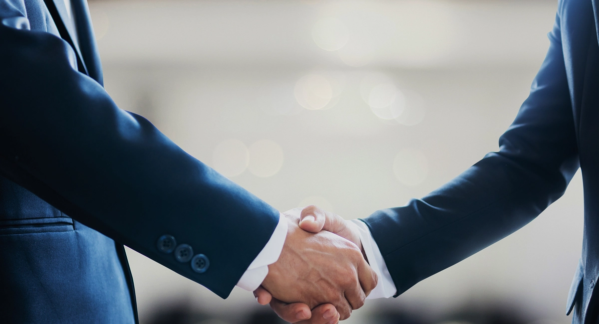 信頼をつかむ“伝え方”。ノンバーバル力を磨く4つのステップ