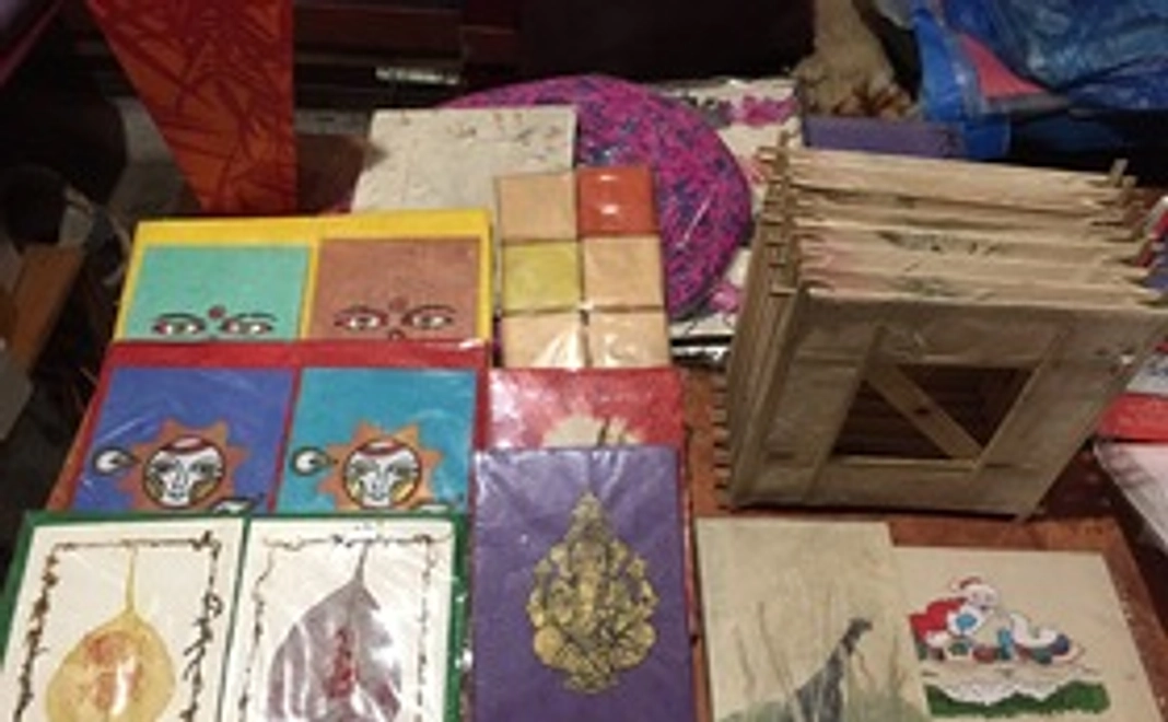 ネパール産ペーパーハンドメイドグッズで応援！