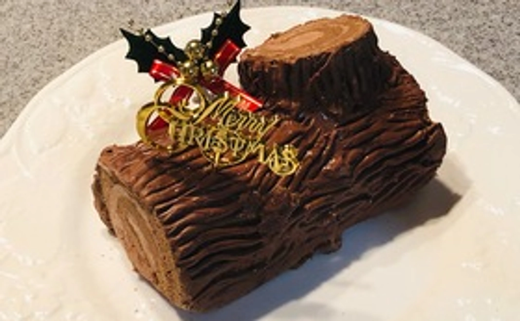 子供達に配るものと全く同じクリスマスケーキをお届け！後日子供達からのメッセージを郵送いたします！