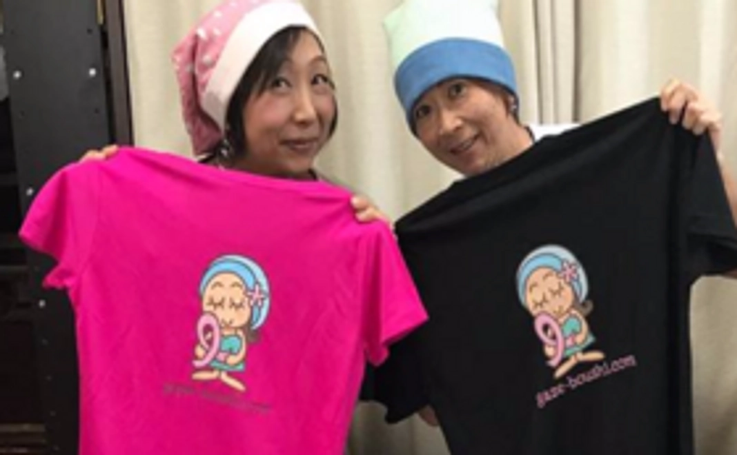 ガーゼ帽子を縫う会オリジナルTシャツをお送りします。