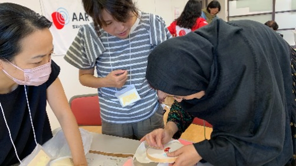 難民女性支援の手芸教室　いよいよ本格的に