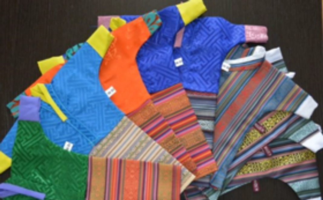 【活動の成果を写真でご報告。素敵なボトルカバーつき！】