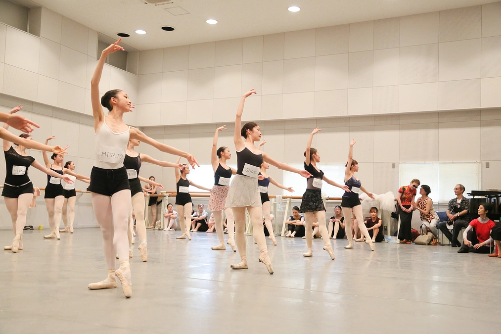 バレエ団でのブルノンヴィルクラス始まりました