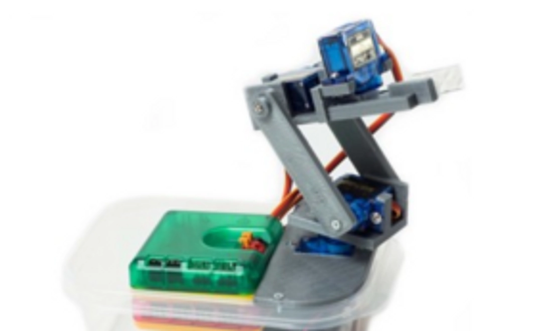 「プログラぶっく」で動くアーム型ロボット工作キットをプレゼント！