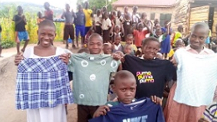 スラムで暮らす子供たちへの衣服支援にご協力をお願い致します。