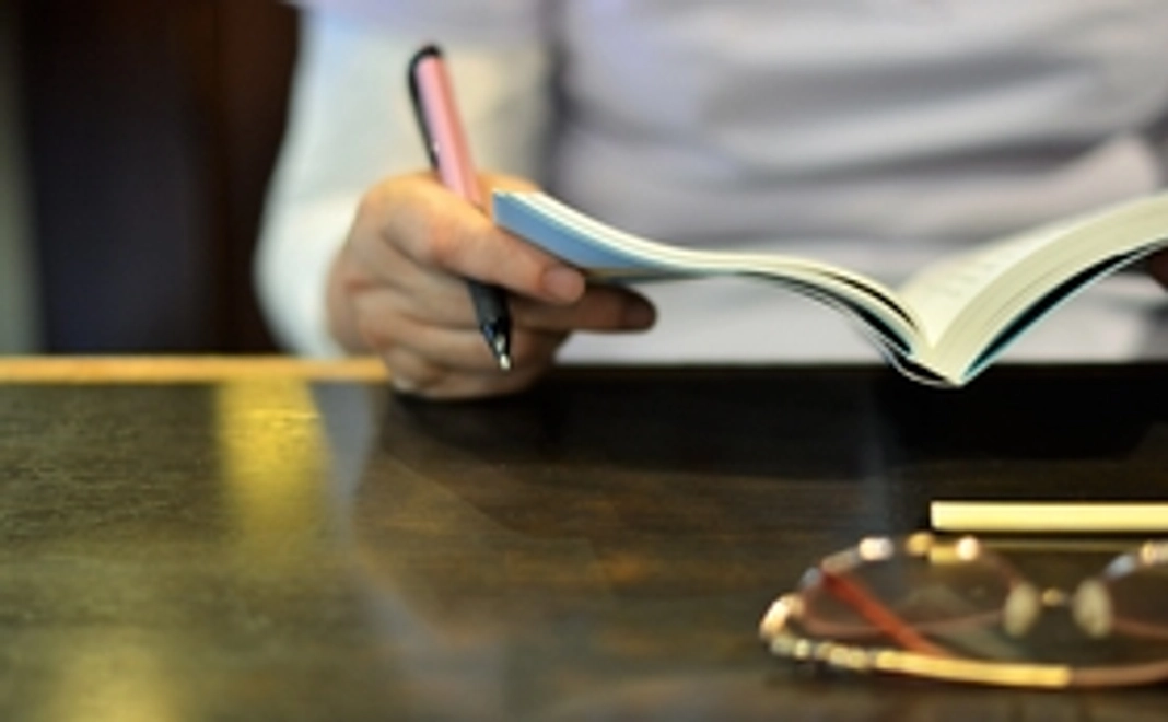 【読書ラウンジドロップイン利用券（２回分）】読書ラウンジ使ってみませんか？