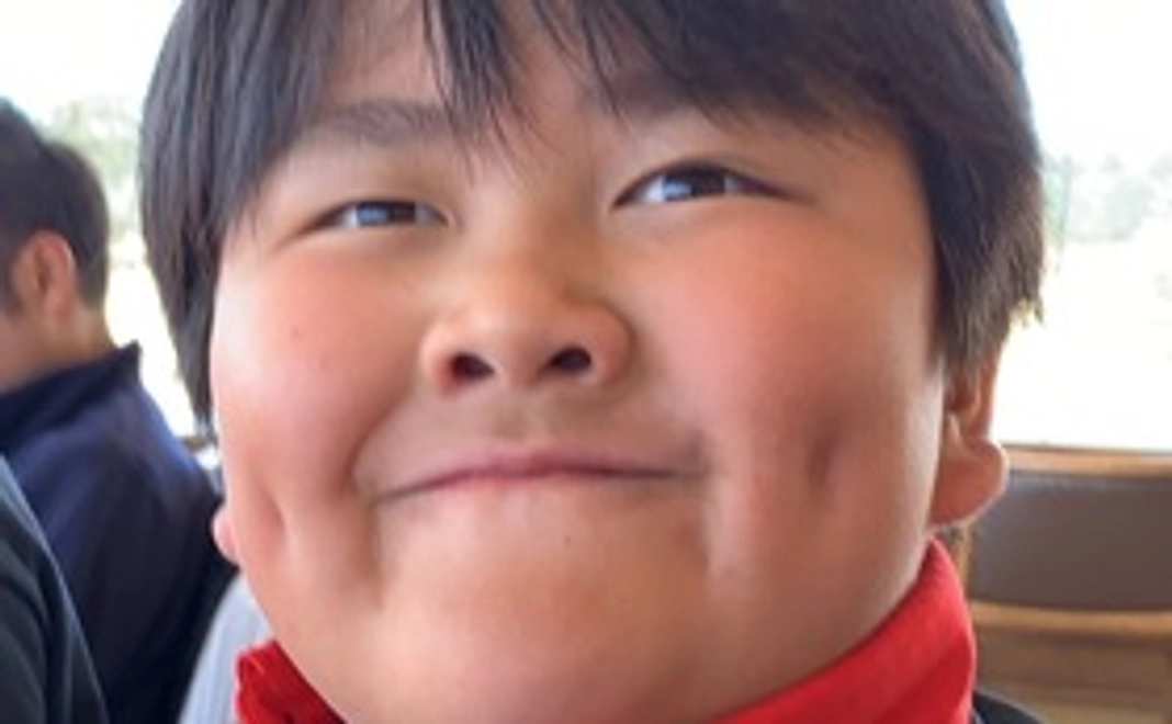 織田瑛太が使用するゴルフボールをお送りします。