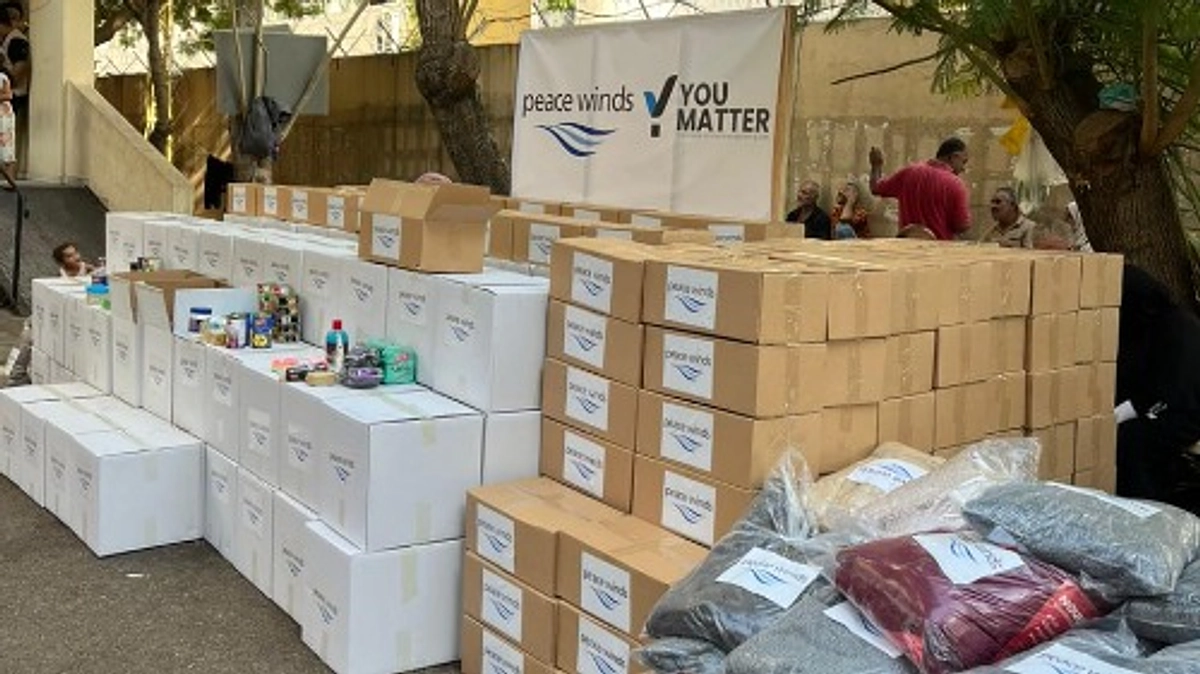 レバノンで食料・物資を配します