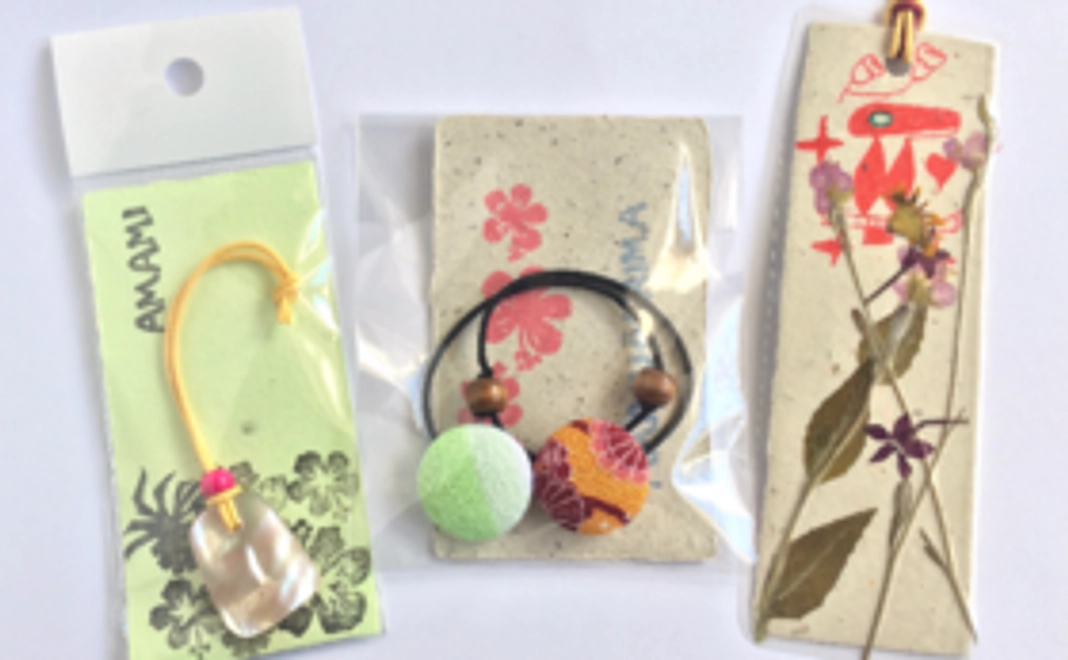 グッズセット（押し花しおり、くるみボタンのヘアゴム、貝のキーホルダー）