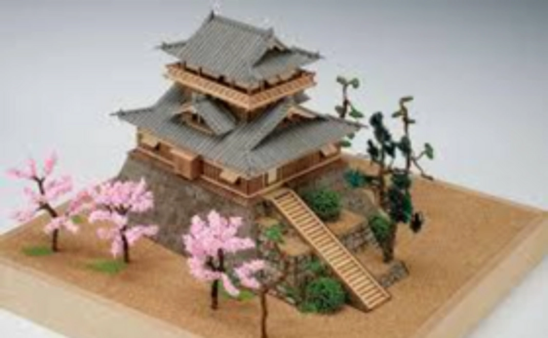 I.丸岡城・木製模型完成品と、立体間取り作品集「妄想建築」初版