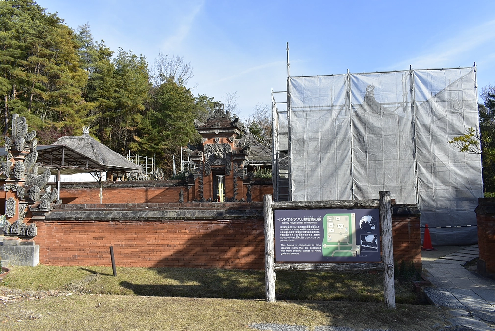 「バリ島 貴族の家」の修復を行っています