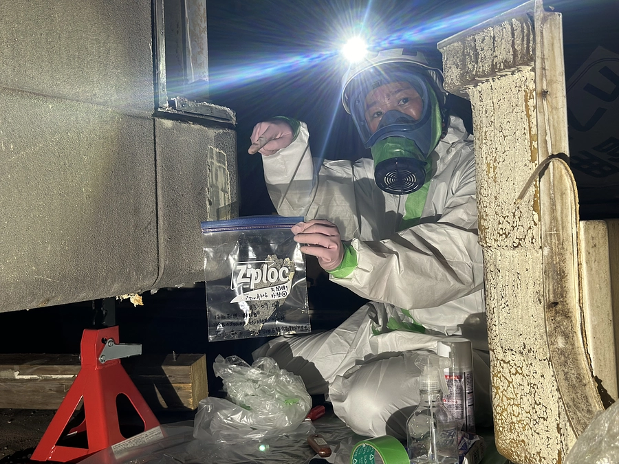 カプセル外壁のアスベスト再調査のため検体採取を行いました