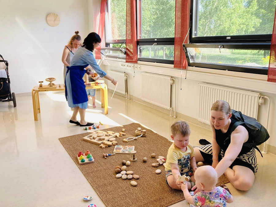 トゥルク市の図書館併設の空き施設を活用して木のおもちゃの遊び場をオープン！5月編