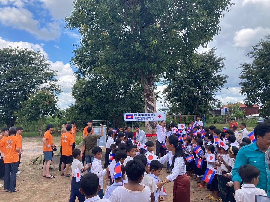 ベンロヴィア・レー小学校にて遊具セレモニーを開催