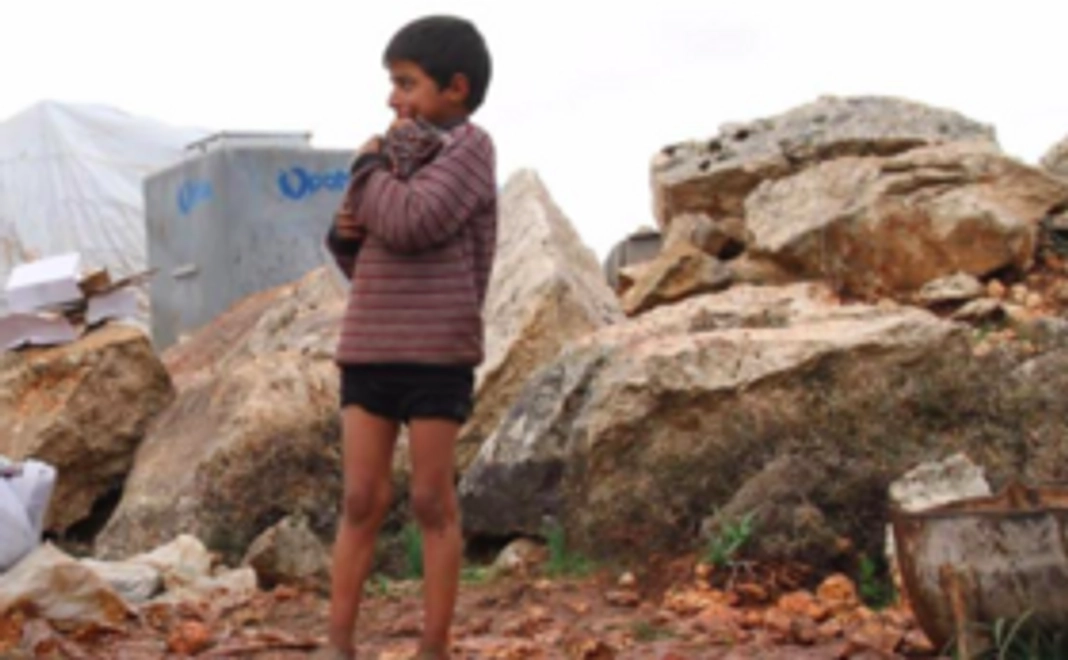シリアの難民キャンプに学校を建設することを応援するコース