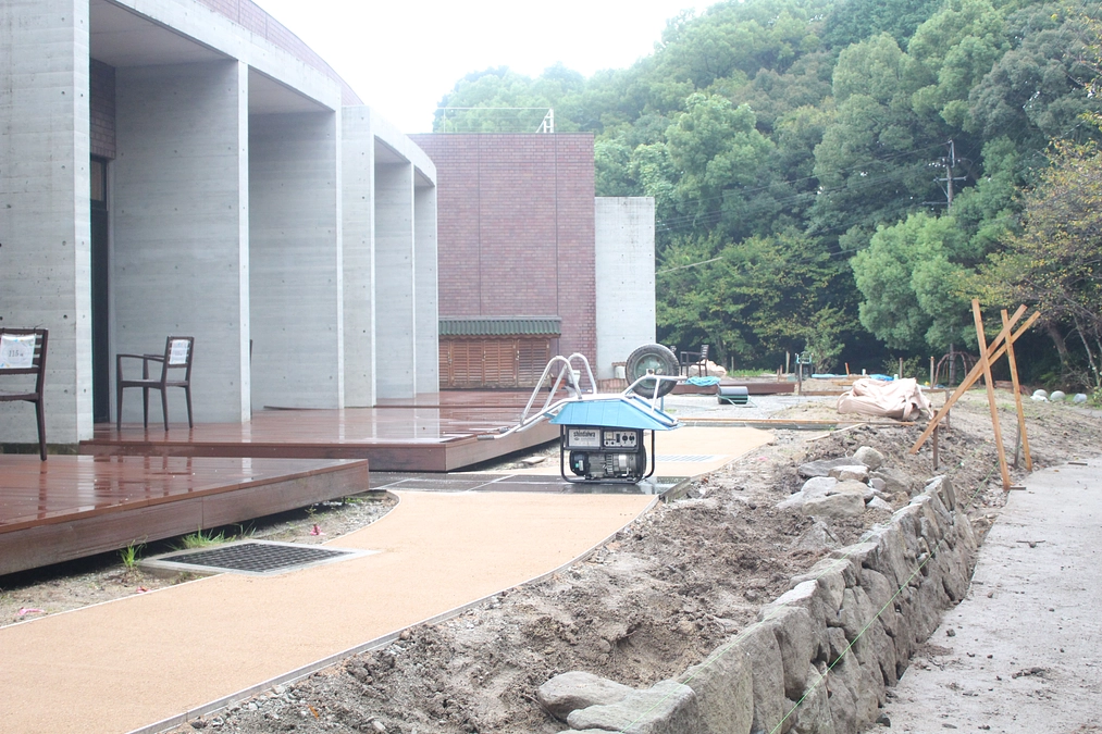 緩和ケアガーデン改修工事、順調に進行中です！