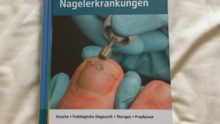 ドイツ爪の専門書を日本語で限定出版