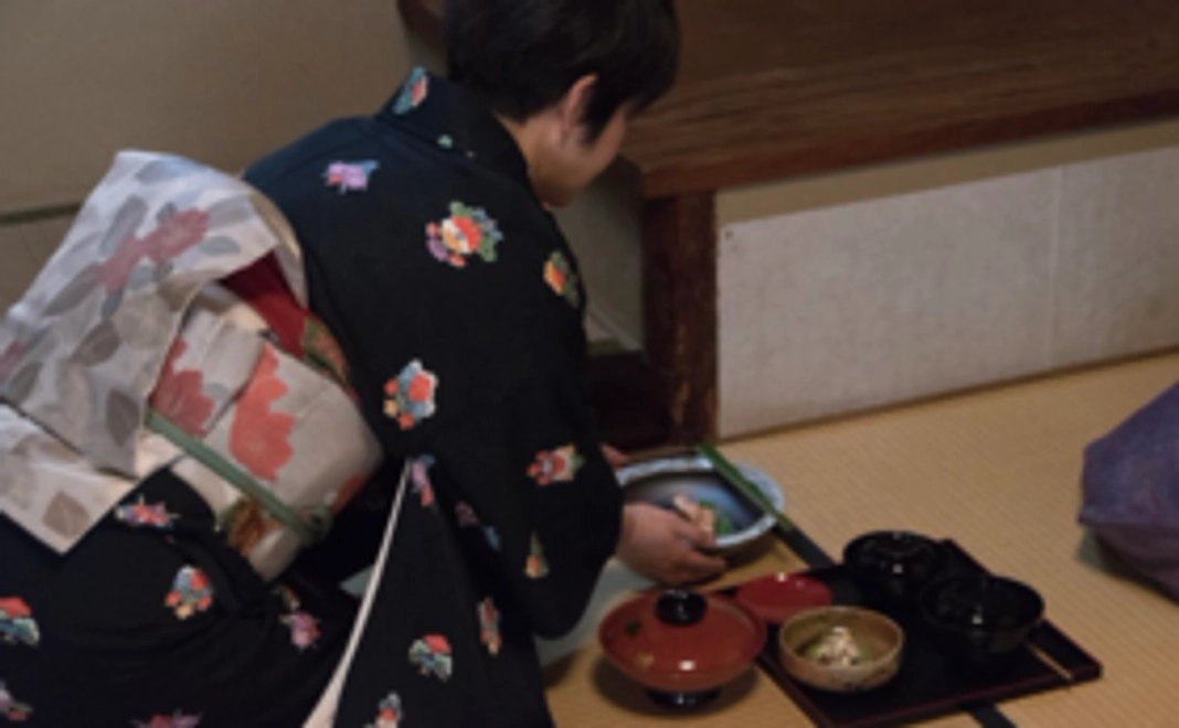 お茶事体験コース（昼食付、模擬茶事、濃茶と薄茶）【通常10000円のコースが、1名様無料＋2名様半額】