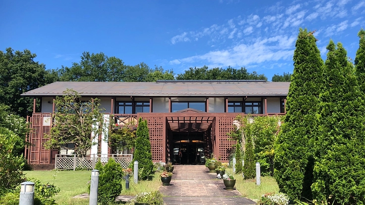 母校である国際園芸アカデミーの創立20周年記念誌を制作します